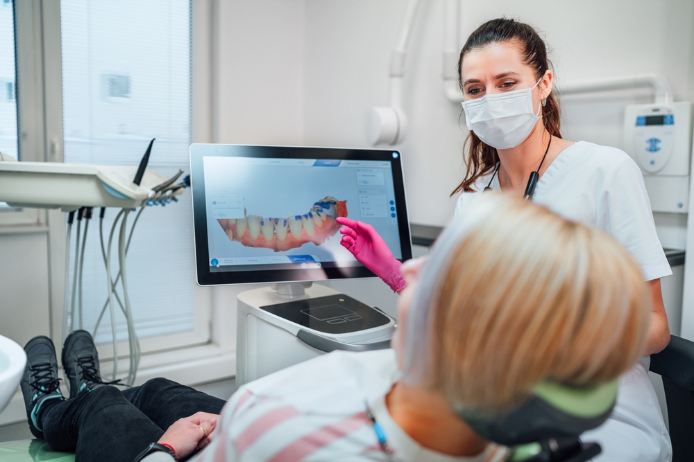 Dentist,Female,Doctor,In,Uniform,Showing,Scan,Of,Intraoral,3d